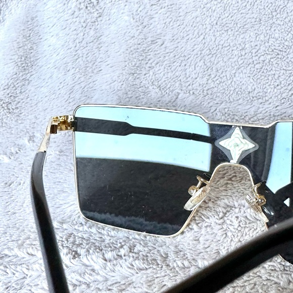 Louis Vuitton Cyclone Gold and Black Sunglasses - Picture 7 of 7